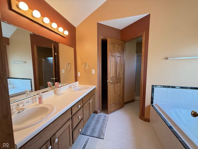 2055 Pinewood Drive, Columbus, IN 47203