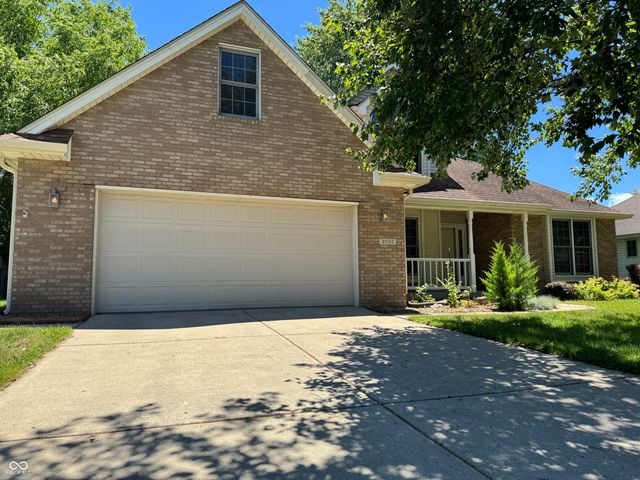 2055 Pinewood Drive, Columbus, IN 47203