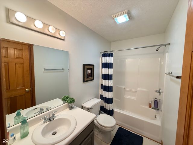 2055 Pinewood Drive, Columbus, IN 47203