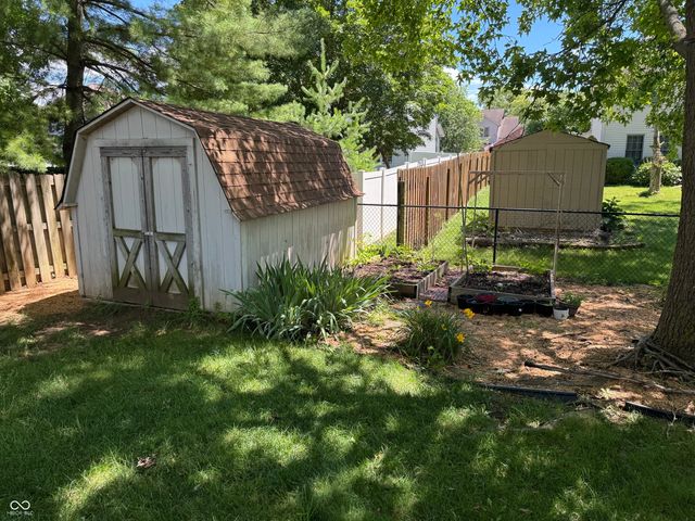 2055 Pinewood Drive, Columbus, IN 47203