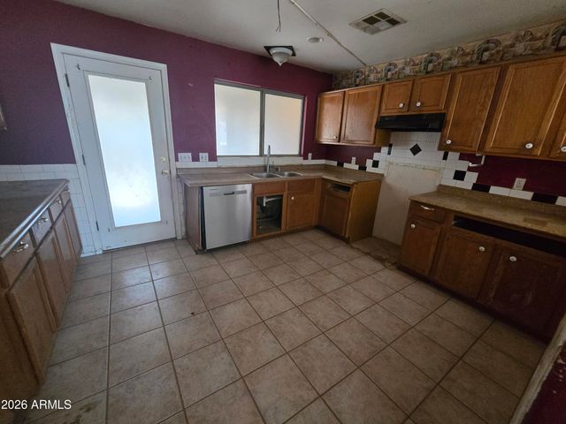 833 E PIMA Avenue, Apache Junction, AZ 85119