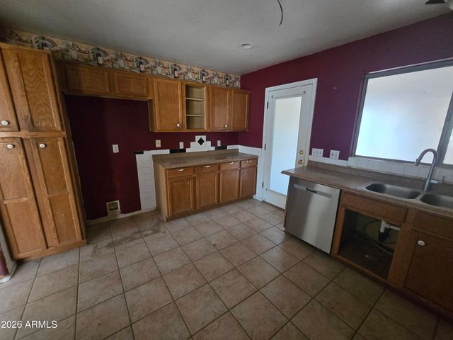 833 E PIMA Avenue, Apache Junction, AZ 85119