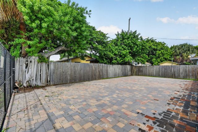 603 N Broadway, Lantana, FL 33462