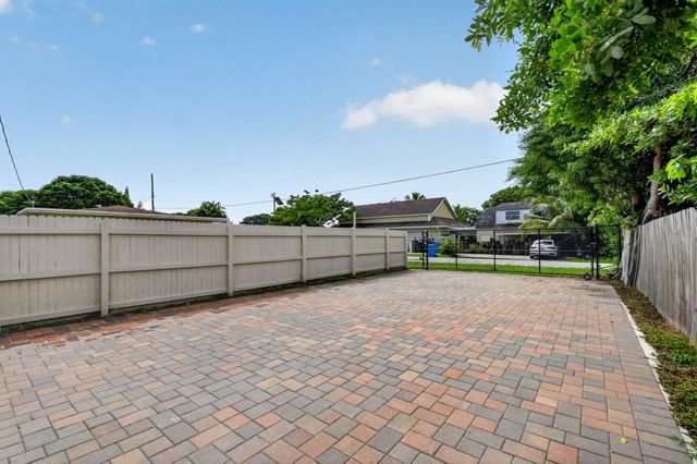 603 N Broadway, Lantana, FL 33462