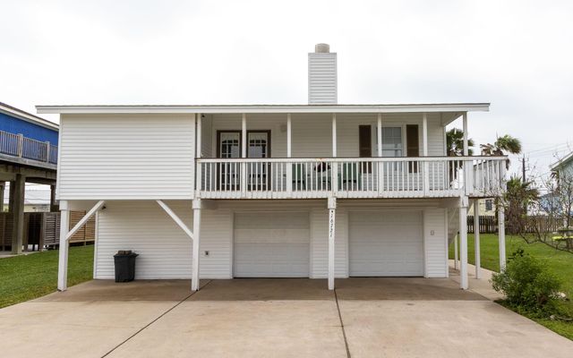 16721 Edward Teach Road, Jamaica Beach, TX 77554