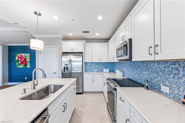 6948 Avalon CIR # 604, Naples, FL 34112