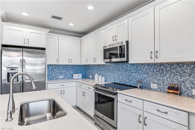 6948 Avalon CIR # 604, Naples, FL 34112