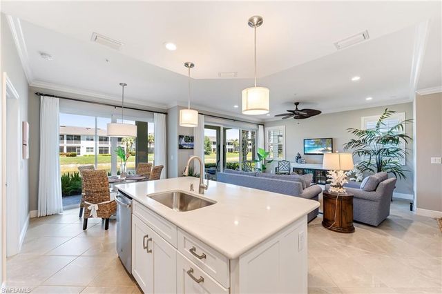 6948 Avalon CIR # 604, Naples, FL 34112