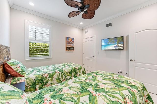 6948 Avalon CIR # 604, Naples, FL 34112