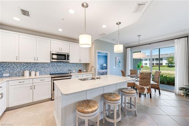 6948 Avalon CIR # 604, Naples, FL 34112