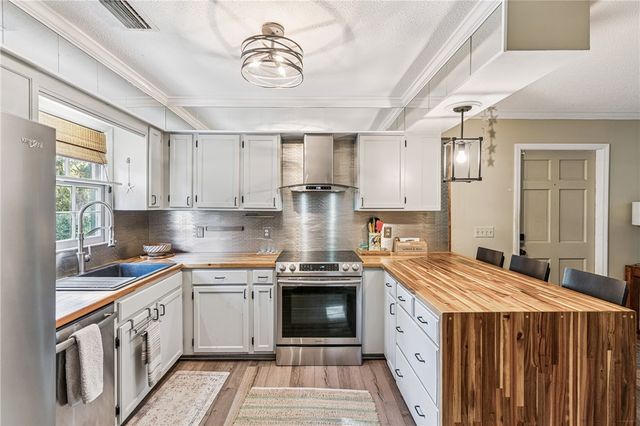 608 Palmetto Street, St Simons Island, GA 31522