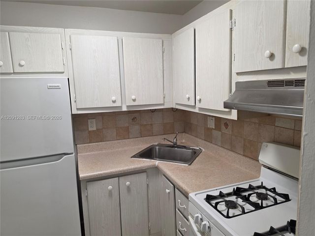 20210 NE 2nd Avenue V30, Miami Gardens, FL 33179