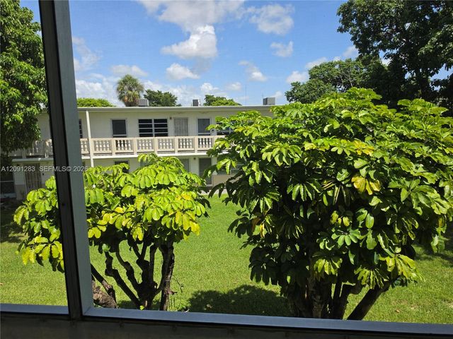 20210 NE 2nd Avenue V30, Miami Gardens, FL 33179