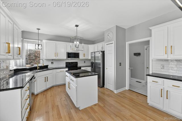 6827 Blackwell, Shelby Charter Township, MI 48317