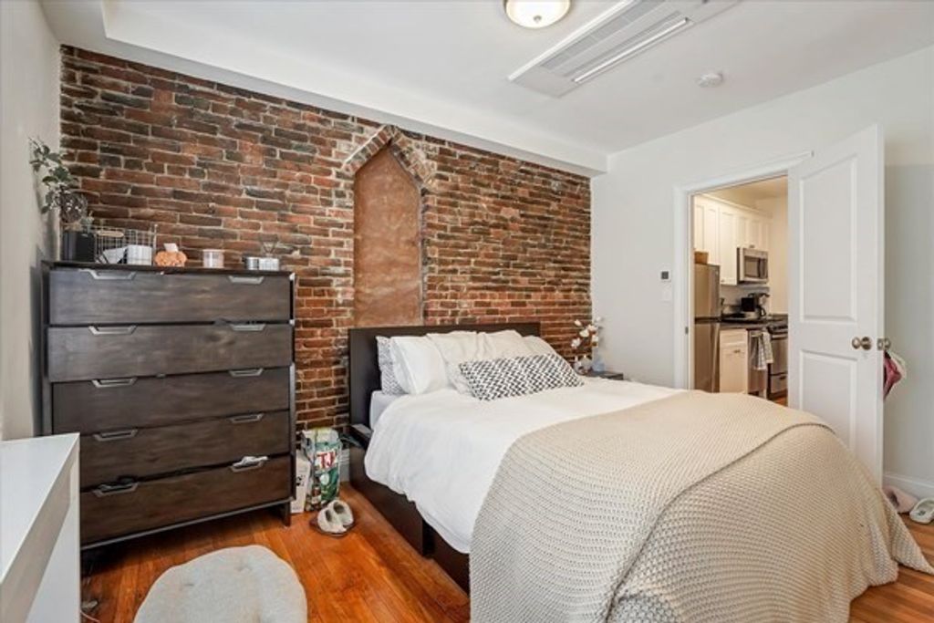 130 Myrtle St 1F, Boston, MA 02114
