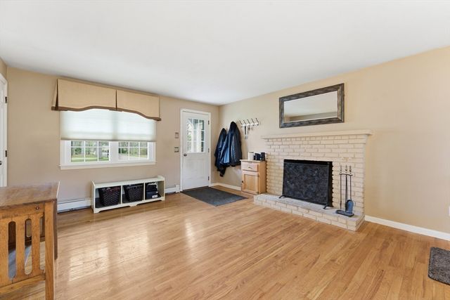 24 Deerfoot Dr, East Longmeadow, MA 01028
