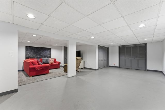 24 Deerfoot Dr, East Longmeadow, MA 01028