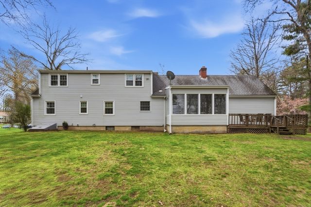 24 Deerfoot Dr, East Longmeadow, MA 01028