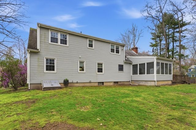 24 Deerfoot Dr, East Longmeadow, MA 01028