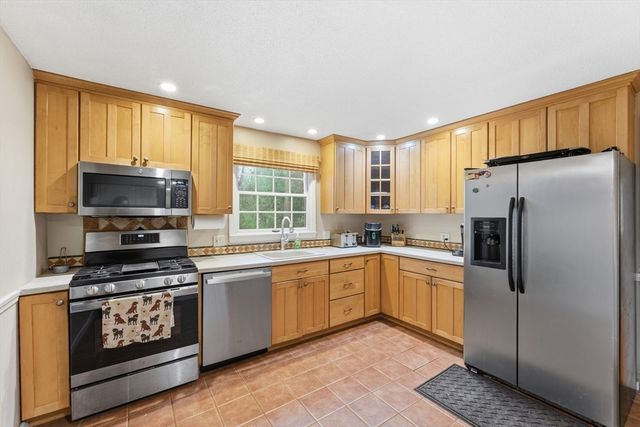 24 Deerfoot Dr, East Longmeadow, MA 01028