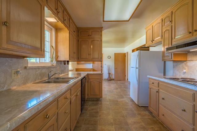 645 W Celeste Avenue, Fresno, CA 93704