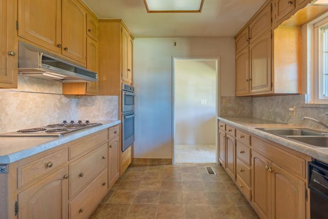 645 W Celeste Avenue, Fresno, CA 93704