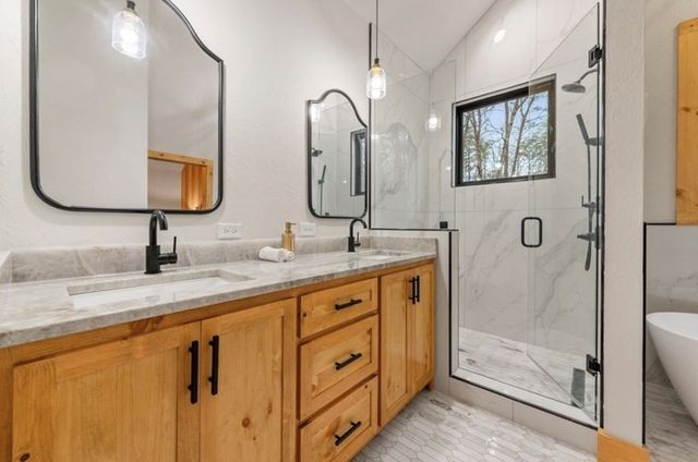 522 Lees Ride, Mccaysville, GA 30555