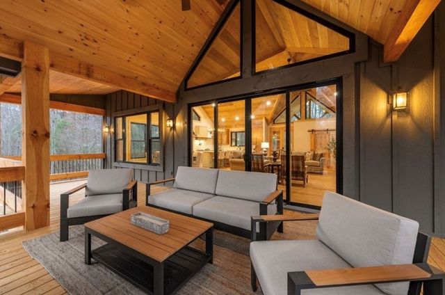 522 Lees Ride, Mccaysville, GA 30555