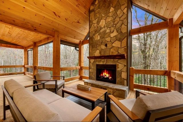 522 Lees Ride, Mccaysville, GA 30555