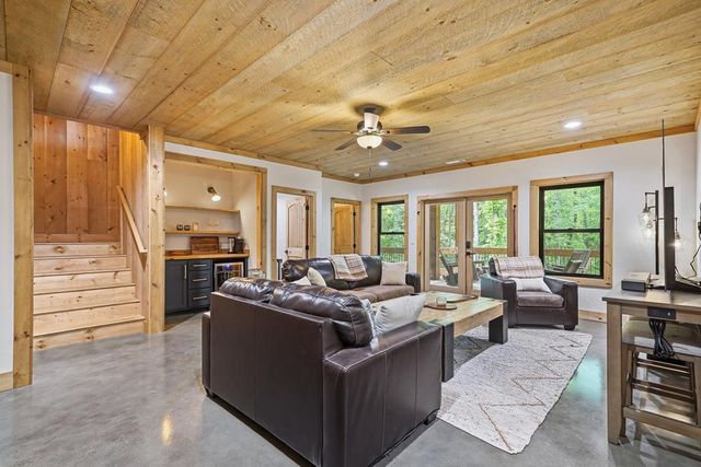 522 Lees Ride, Mccaysville, GA 30555
