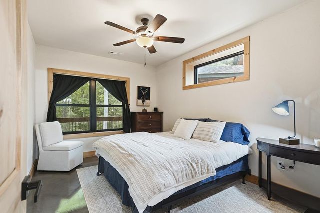 522 Lees Ride, Mccaysville, GA 30555