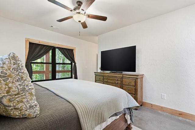 522 Lees Ride, Mccaysville, GA 30555