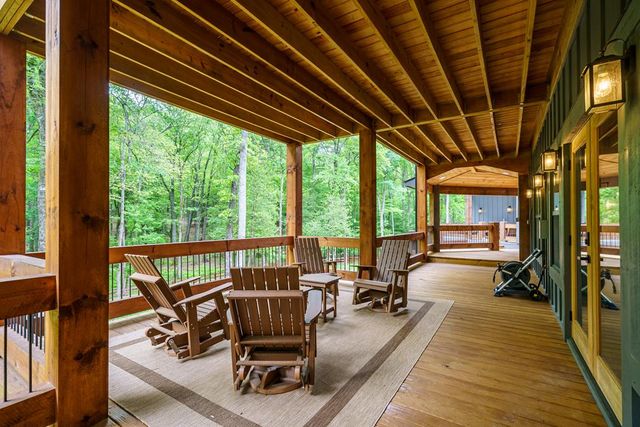 522 Lees Ride, Mccaysville, GA 30555
