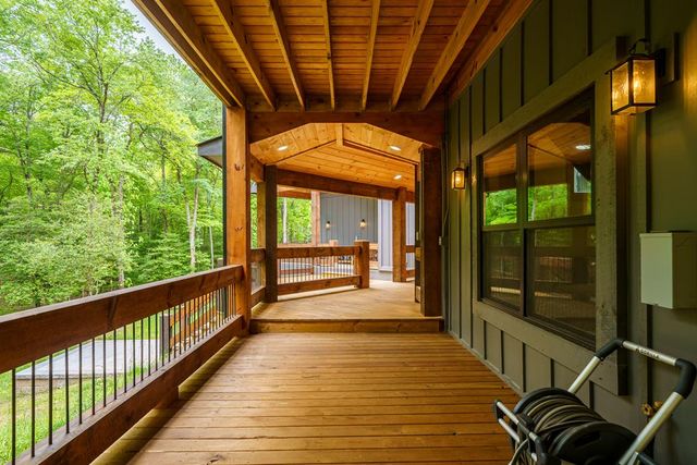 522 Lees Ride, Mccaysville, GA 30555