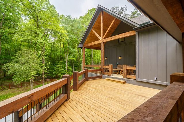 522 Lees Ride, Mccaysville, GA 30555
