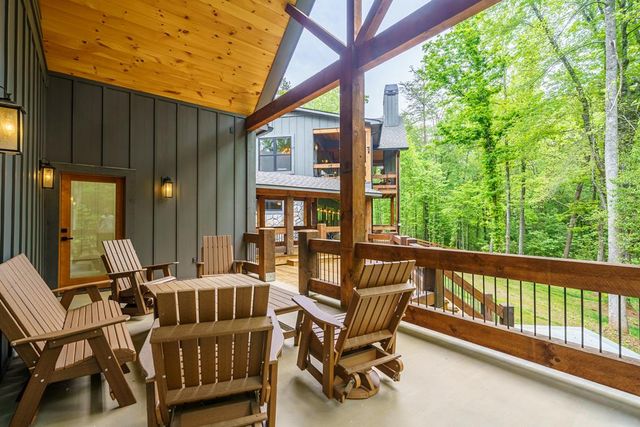 522 Lees Ride, Mccaysville, GA 30555