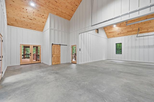 522 Lees Ride, Mccaysville, GA 30555
