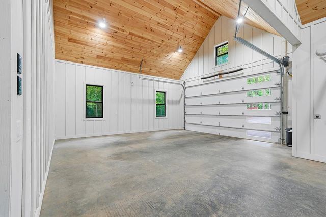 522 Lees Ride, Mccaysville, GA 30555