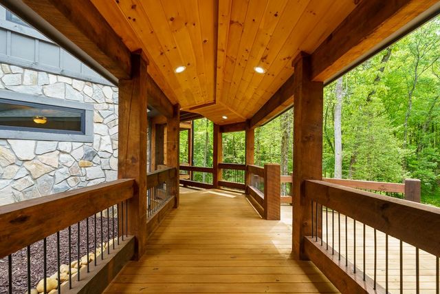 522 Lees Ride, Mccaysville, GA 30555