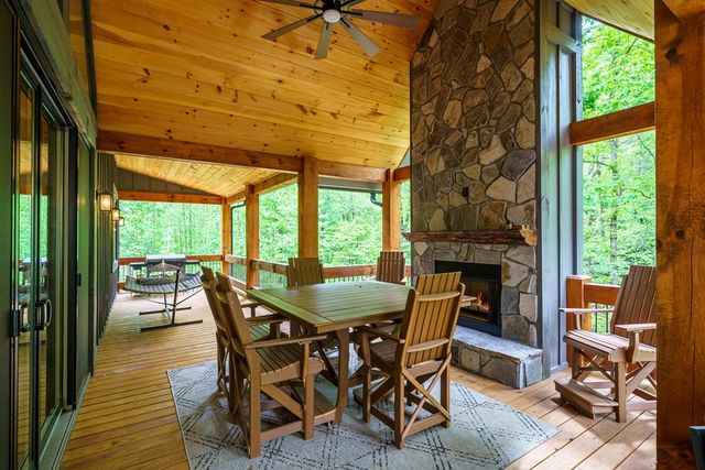 522 Lees Ride, Mccaysville, GA 30555