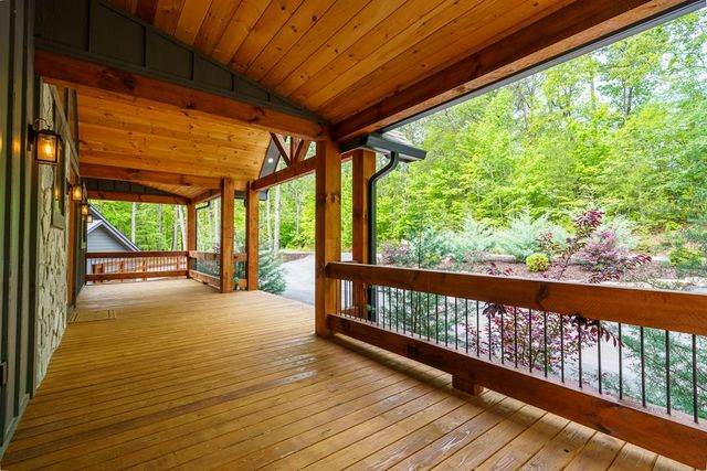 522 Lees Ride, Mccaysville, GA 30555
