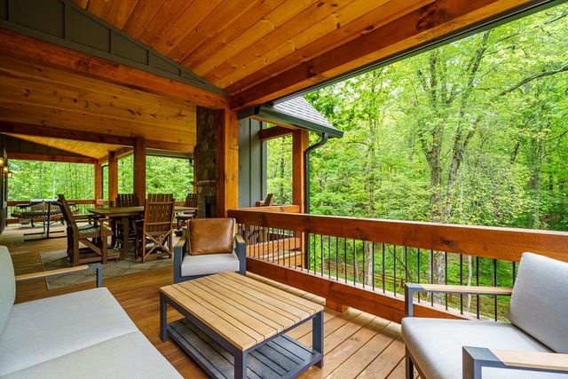 522 Lees Ride, Mccaysville, GA 30555