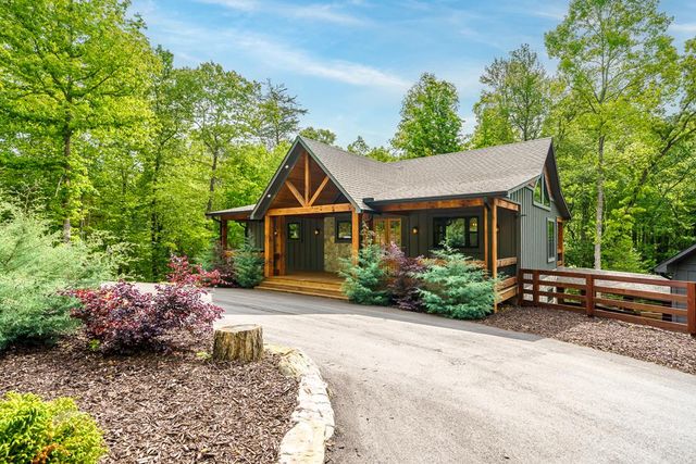 522 Lees Ride, Mccaysville, GA 30555