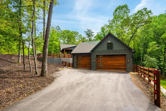 522 Lees Ride, Mccaysville, GA 30555