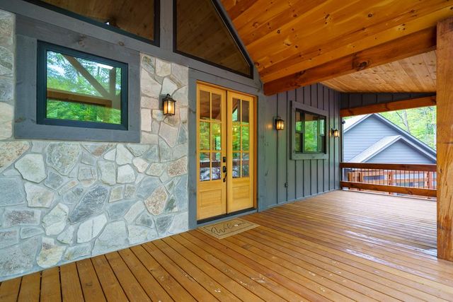 522 Lees Ride, Mccaysville, GA 30555