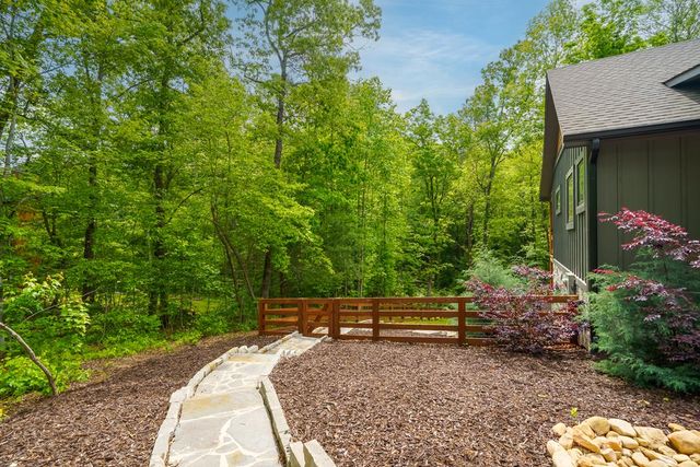 522 Lees Ride, Mccaysville, GA 30555