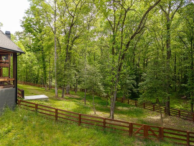 522 Lees Ride, Mccaysville, GA 30555
