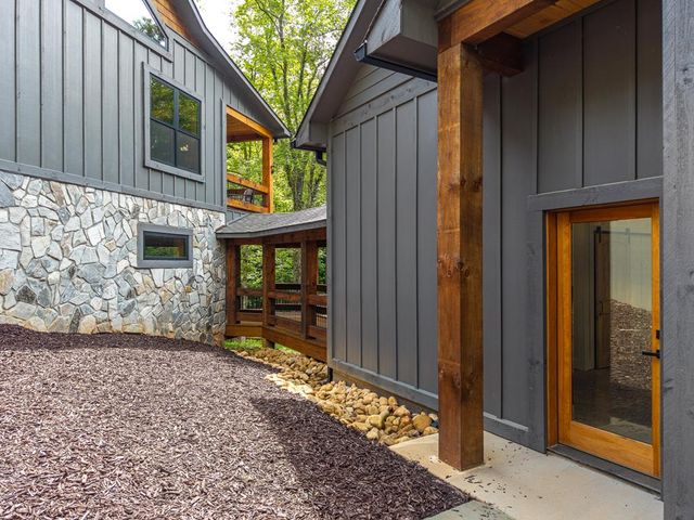 522 Lees Ride, Mccaysville, GA 30555