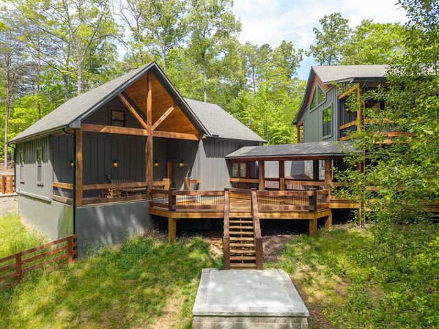 522 Lees Ride, Mccaysville, GA 30555