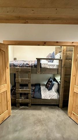 522 Lees Ride, Mccaysville, GA 30555